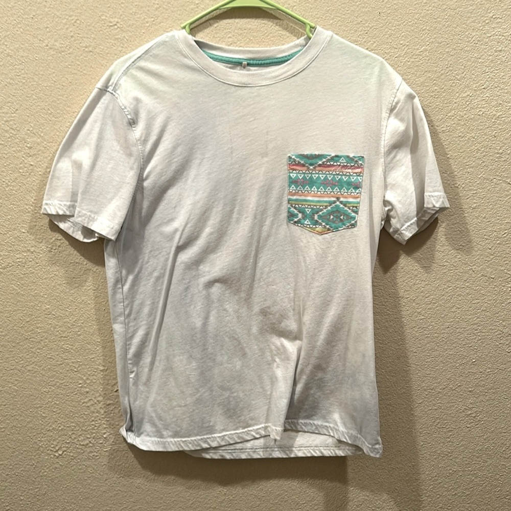 White chubbies shirt. Size small men’s. Plain besides the pocket design.
